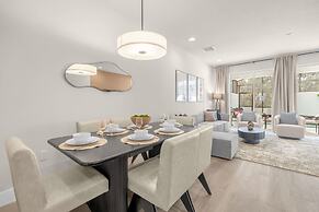 Upstay - Modern Family Townhouse w Private Pool