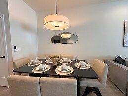 Upstay - Modern Family Townhouse w Private Pool