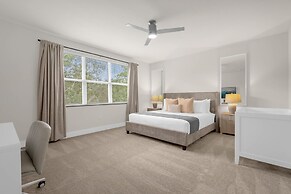 Upstay - Modern Family Townhouse w Private Pool