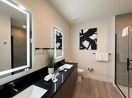 Upstay - Modern Family Townhouse w Private Pool