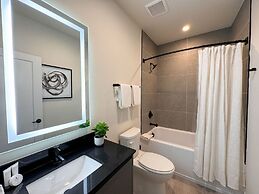 Upstay - Modern Family Townhouse w Private Pool