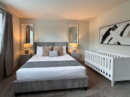 Upstay - Modern Family Townhouse w Private Pool