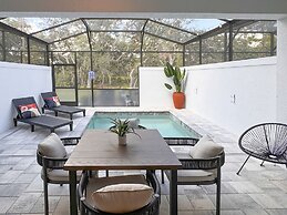 Upstay - Modern Family Townhouse w Private Pool