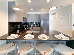 Upstay - Modern Family Townhouse w Private Pool