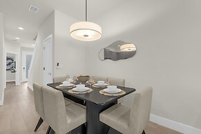 Upstay - Modern Family Townhouse w Private Pool
