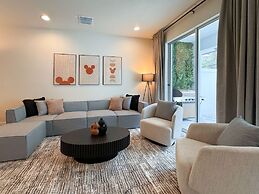 Upstay - Modern Family Townhouse w Private Pool