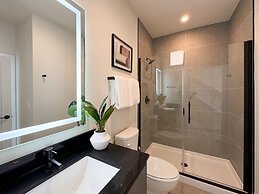 Upstay - Modern Family Townhouse w Private Pool