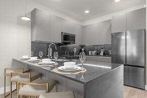 Upstay - Modern Family Townhouse w Private Pool