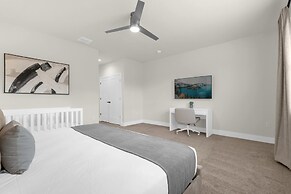 Upstay - Modern Family Townhouse w Private Pool