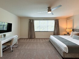 Upstay - Modern Family Townhouse w Private Pool