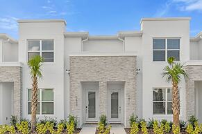 Upstay - Modern Family Townhouse w Private Pool