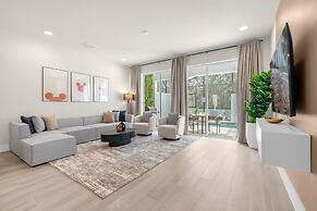 Upstay - Modern Family Townhouse w Private Pool