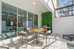 Upstay - Modern Family Townhouse w Private Pool