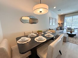 Upstay - Modern Family Townhouse w Private Pool