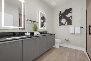 Upstay - Modern Family Townhouse w Private Pool