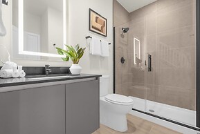 Upstay - Modern Family Townhouse w Private Pool