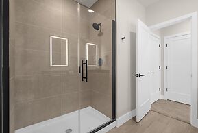 Upstay - Modern Family Townhouse w Private Pool