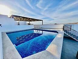 Oceanwiew Condo Rooftop pool