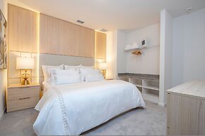 Brand NEW 12bedrooms 12bathroom At Paradiso Grande