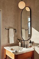 Archway Hotel & Residences