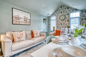 Stylish 2Bed 10 min to Centre Garden