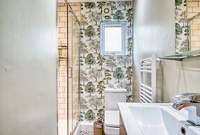 Stylish 2Bed 10 min to Centre Garden