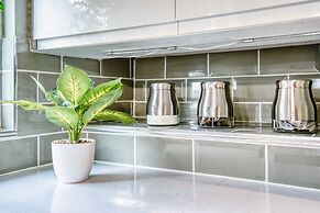 Stylish 2Bed 10 min to Centre Garden