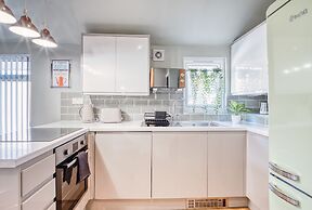 Stylish 2Bed 10 min to Centre Garden