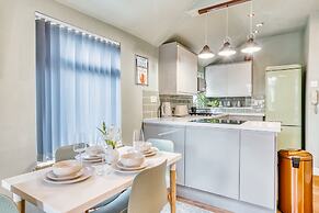 Stylish 2Bed 10 min to Centre Garden