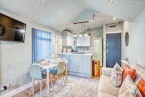 Stylish 2Bed 10 min to Centre Garden