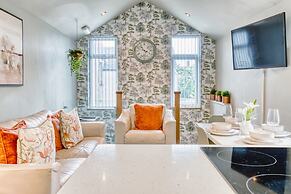 Stylish 2Bed 10 min to Centre Garden