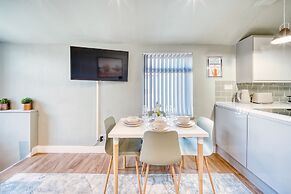 Stylish 2Bed 10 min to Centre Garden