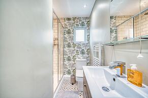 Stylish 2Bed 10 min to Centre Garden