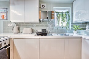 Stylish 2Bed 10 min to Centre Garden