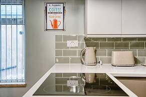 Stylish 2Bed 10 min to Centre Garden