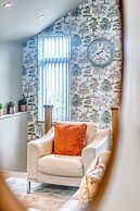 Stylish 2Bed 10 min to Centre Garden