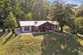 Private 15 Acres w Pond Hot Tub Game Room