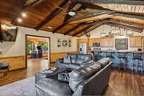 Private 15 Acres w Pond Hot Tub Game Room