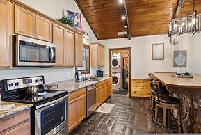 Private 15 Acres w Pond Hot Tub Game Room