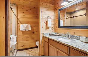 Private 15 Acres w Pond Hot Tub Game Room