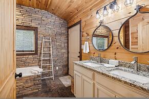 Private 15 Acres w Pond Hot Tub Game Room