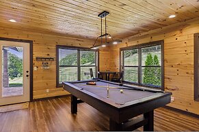 Private 15 Acres w Pond Hot Tub Game Room