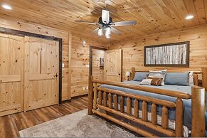 Private 15 Acres w Pond Hot Tub Game Room