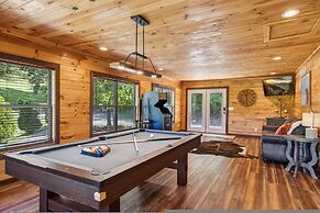 Private 15 Acres w Pond Hot Tub Game Room