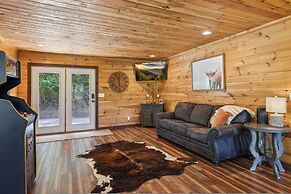 Private 15 Acres w Pond Hot Tub Game Room