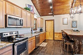 Private 15 Acres w Pond Hot Tub Game Room