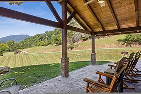 Private 15 Acres w Pond Hot Tub Game Room