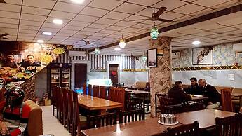 Deepak Hotel
