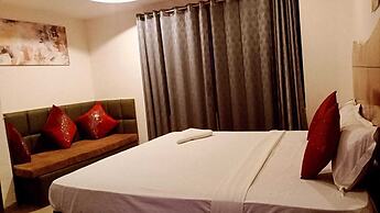 Deepak Hotel
