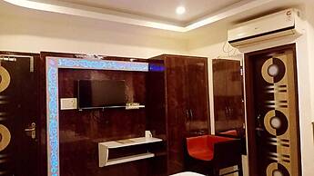 Deepak Hotel